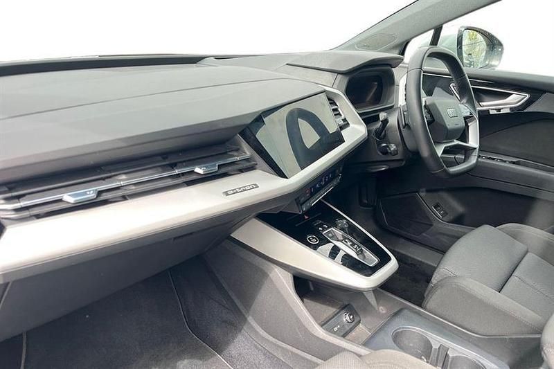 Used Audi Q4 e-tron Sport 125 kW (170 HP) 2022 Glacier white SUV