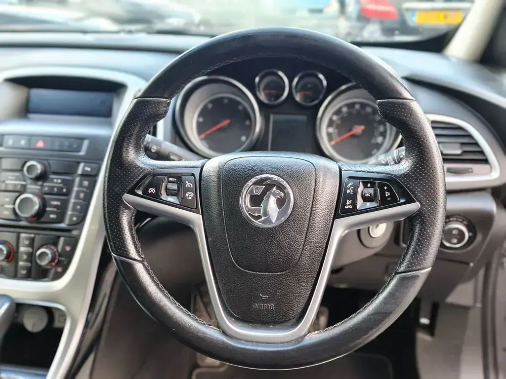 Używany Vauxhall Astra GTC SRi 165 KM (121 kW) 2016 Czarny Coupe