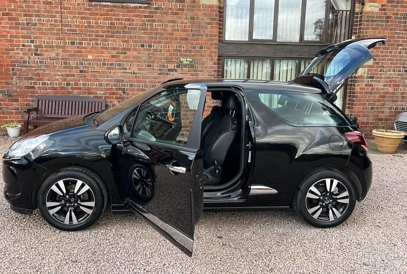 Used DS Automobiles DS3 Chic 2017 Black Hatchback