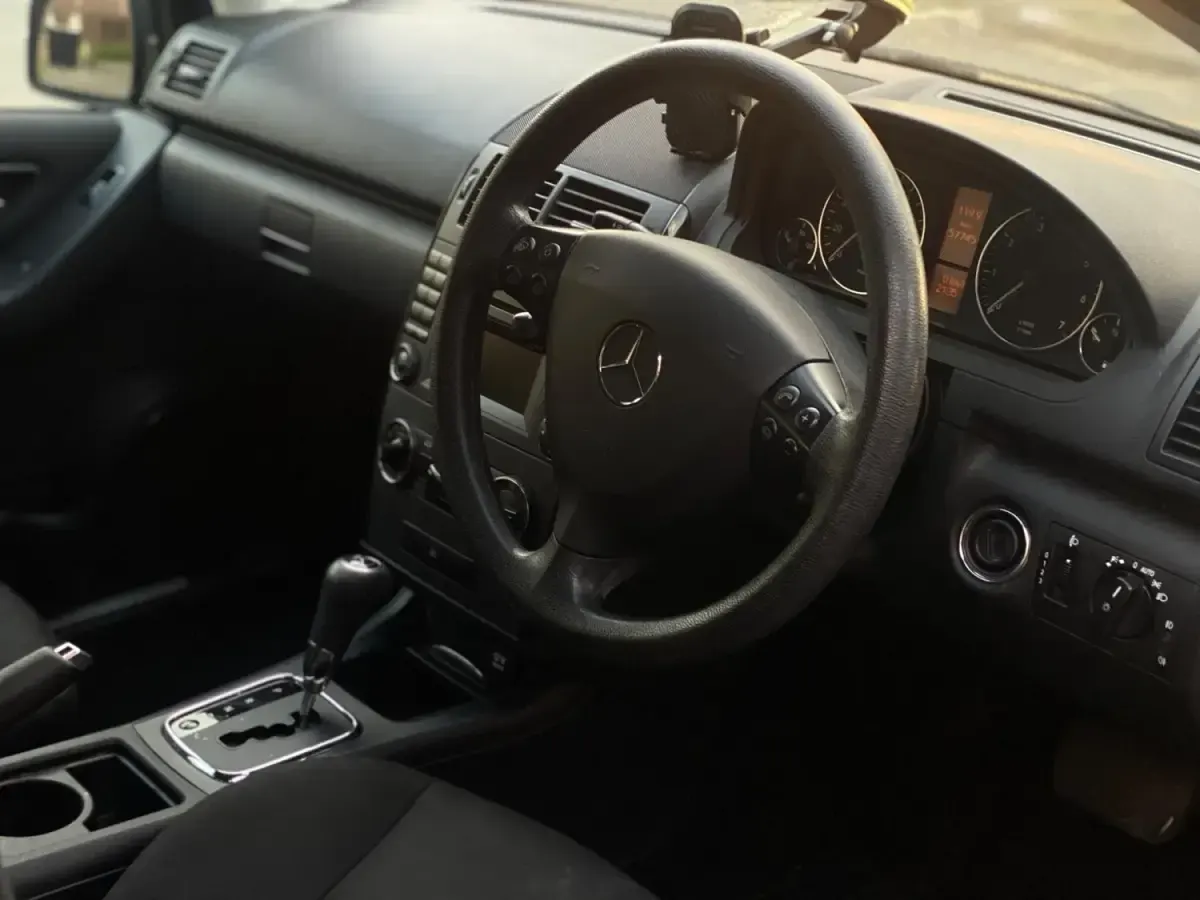 Begagnad Mercedes A160 Classic 2010 Svart Halvkombi