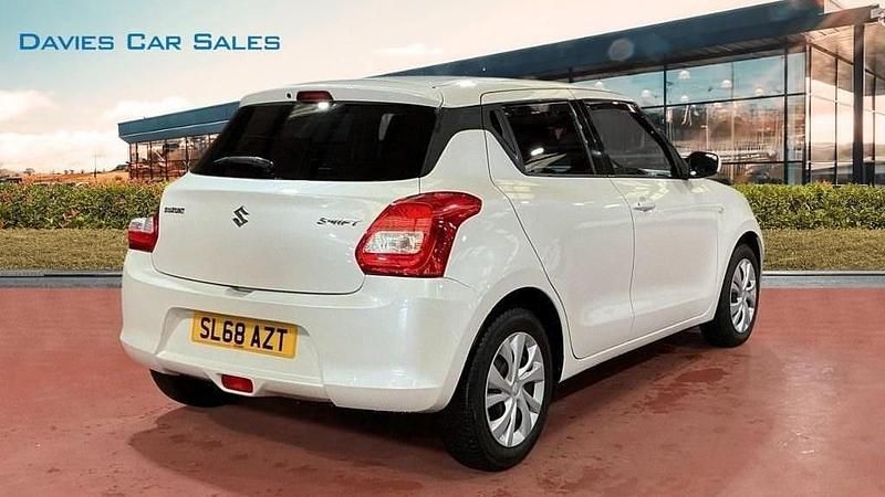 Used Suzuki Swift SZ3 90 HP (66 kW) 2018 White Hatchback