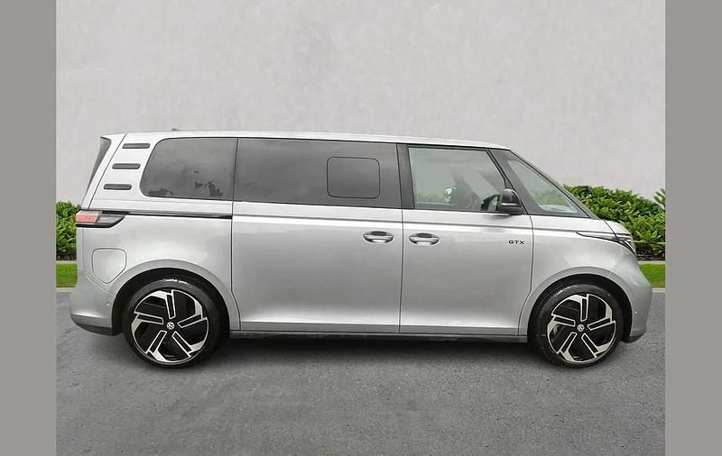 Usado VW ID. Buzz GTX 250 kW (340 HP) 2025 Prateado Monovolume