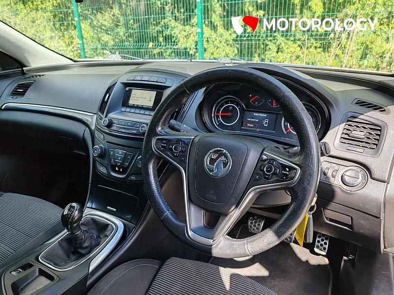 Used Vauxhall Insignia SRi 140 HP (102 kW) 2015 Silver Estate