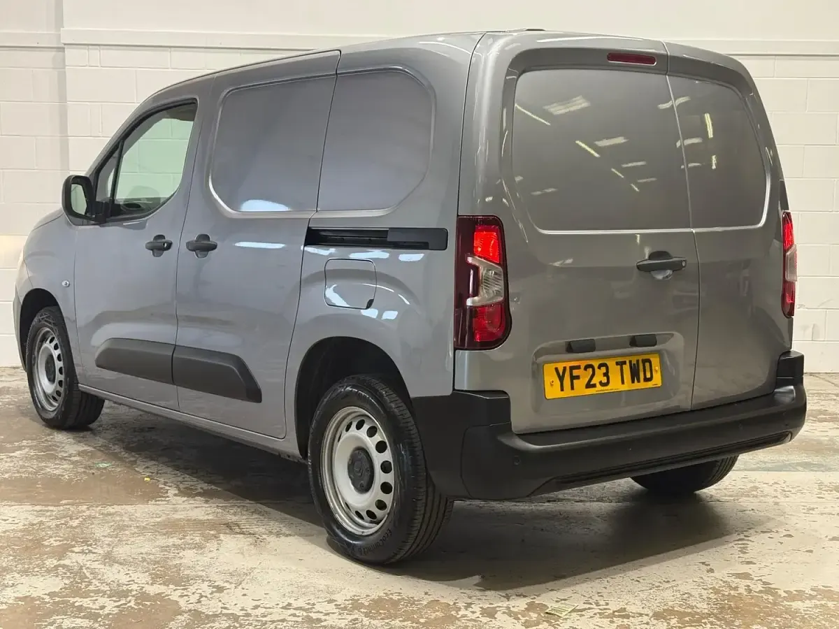 Used Citroën Berlingo 100 HP (73 kW) 2023 Grey MPV