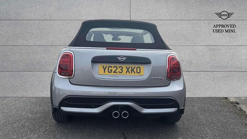 Używany Mini Cooper S Classic 176 KM (129 kW) 2023 Srebrny Hatchback