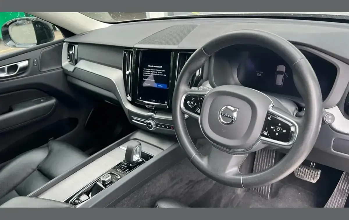 Used Volvo XC60 Plus 197 HP (144 kW) 2022 Silver SUV