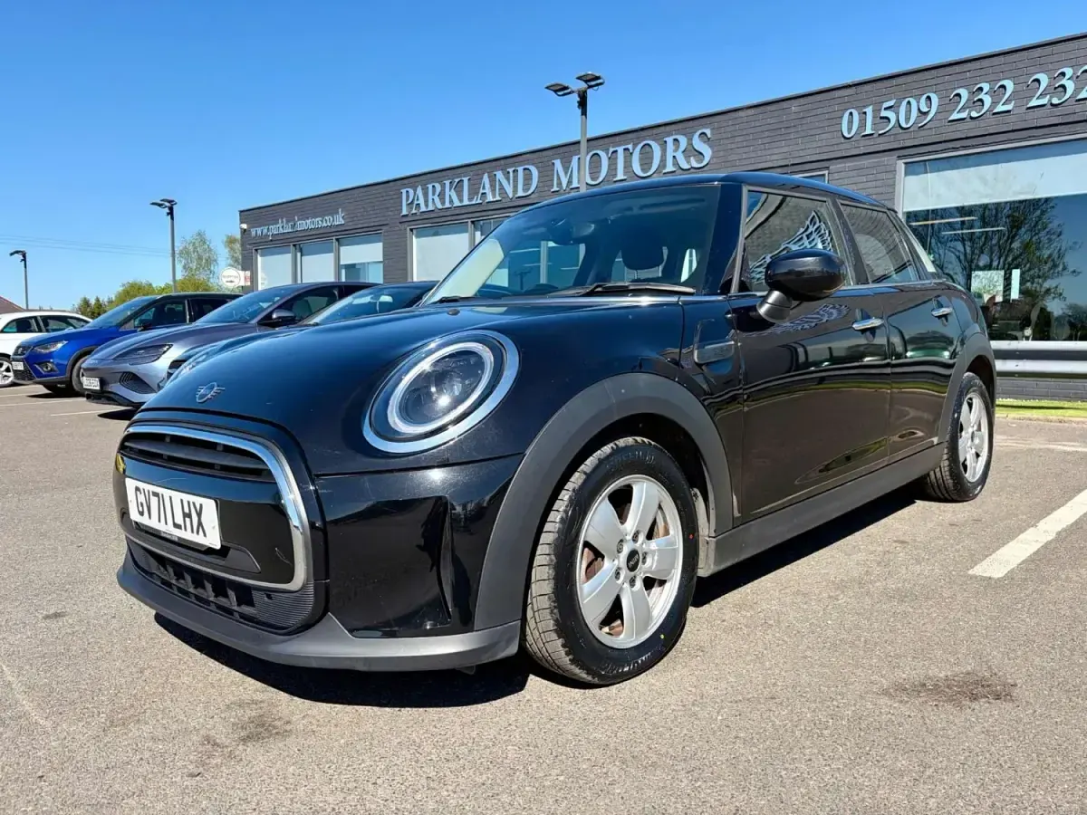 Usado Mini Cooper Classic 2022 Negro Utilitario