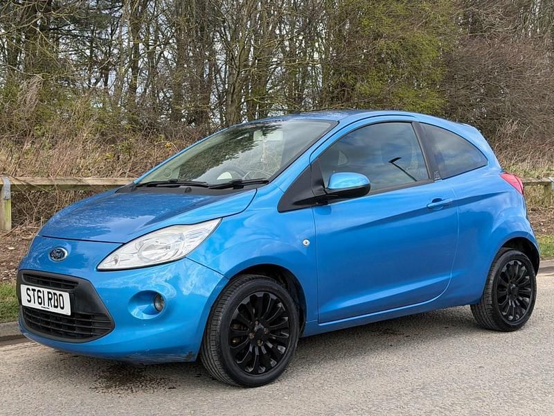 Usado Ford Ka Zetec 69 HP (50 kW) 2012 Azul Citadino