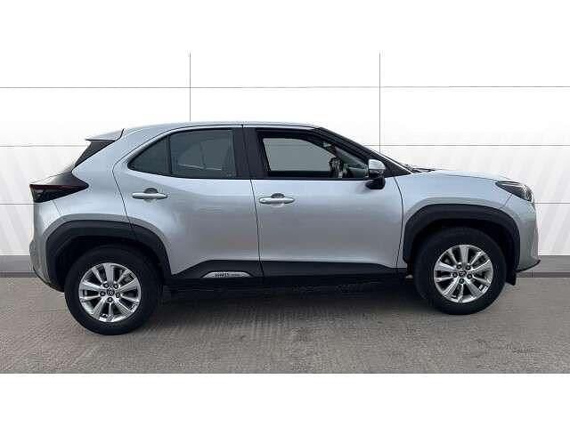 Used Toyota Yaris Cross 113 HP (83 kW) 2024 Silver SUV