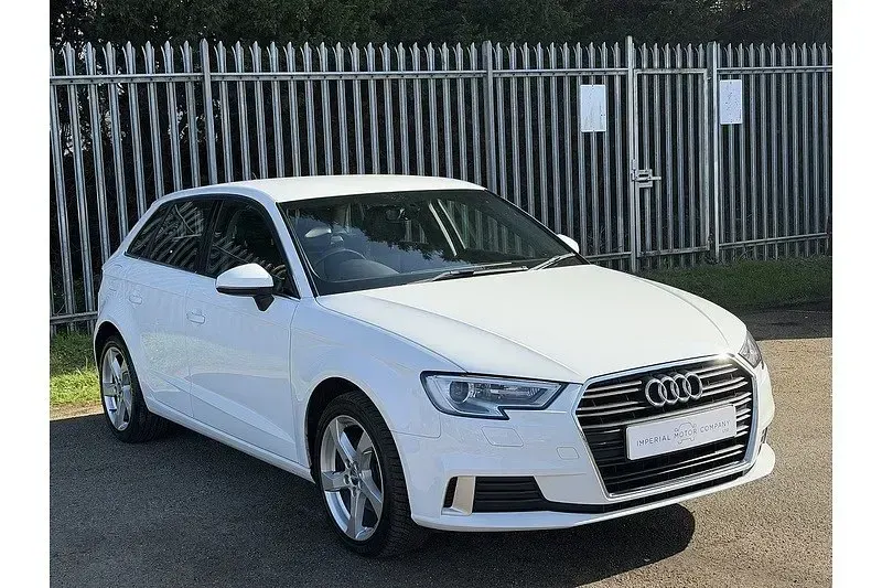 Begagnad Audi A3 Sport 116 HK (85 kW) 2019 Vit Sedan