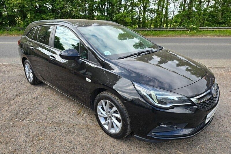 Black Used 2018 Vauxhall Astra Design Edition Estate | £6,995 (Fair price) - Image 1/1