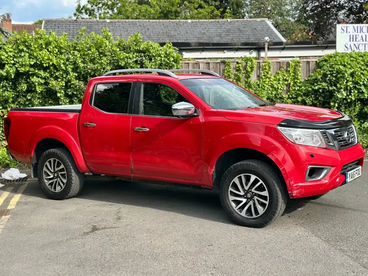 Usado Nissan Navara Tekna 190 CV (139 kW) 2016 Rojo Pickup/Camioneta