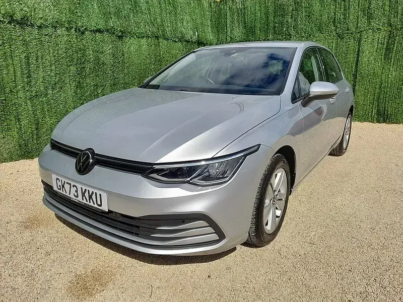 Usado VW Golf VIII Life 115 CV (84 kW) 2023 Plateado Utilitario