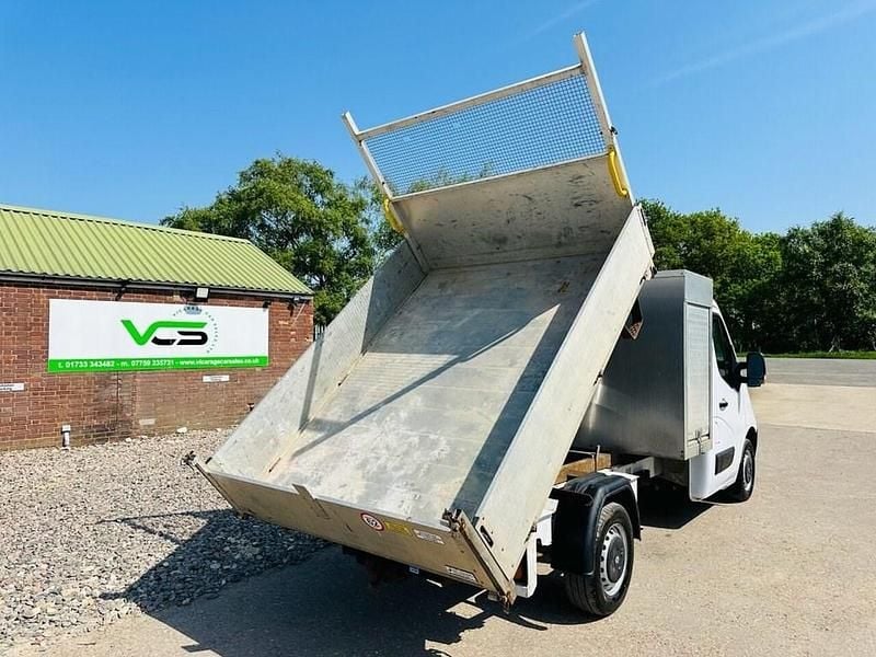 White Used 2019 Renault Master Business Van | £8,490 (Super price) - Image 1/4