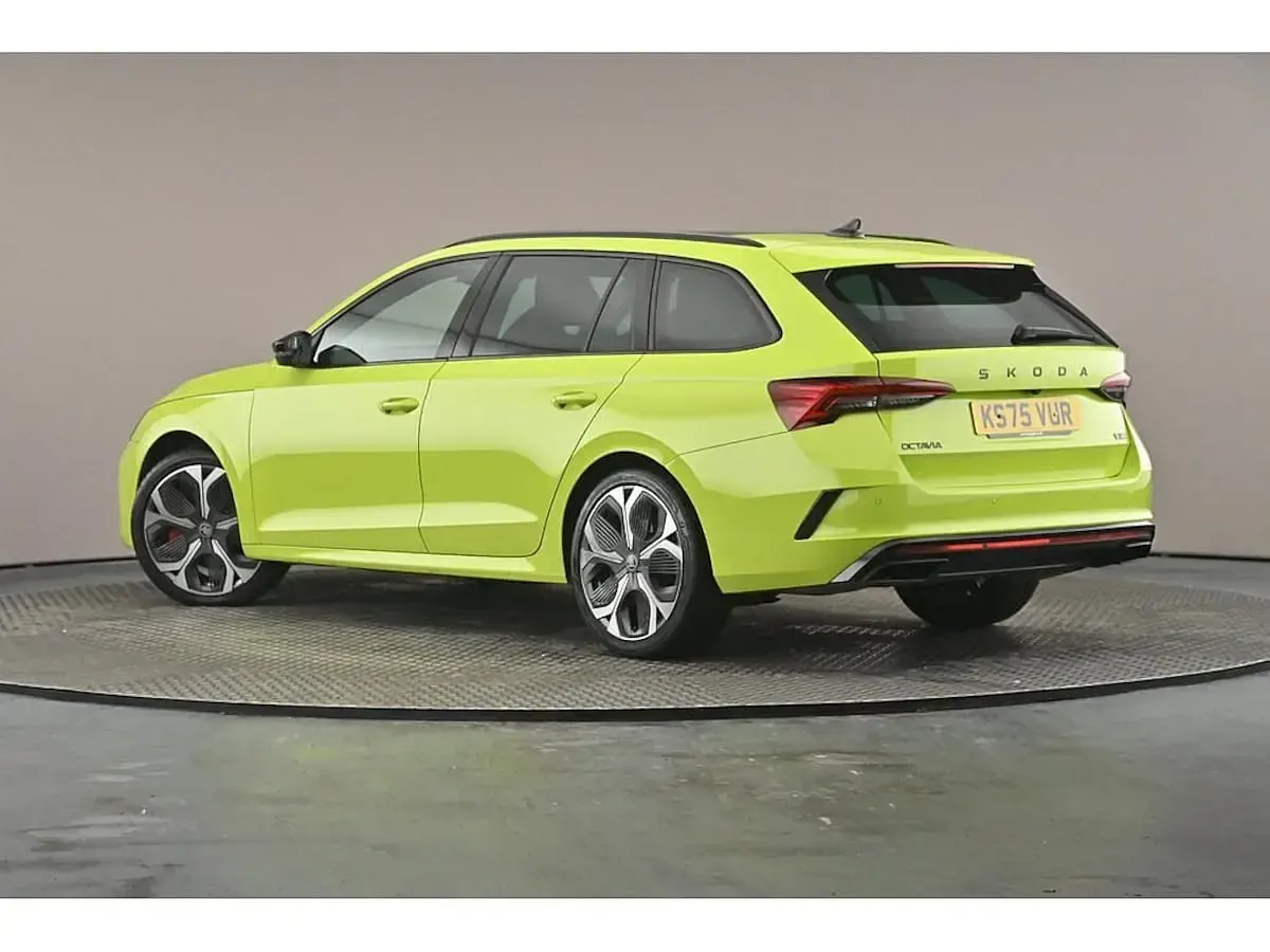 Used Skoda Octavia vRS 261 HP (191 kW) 2026 Green Estate