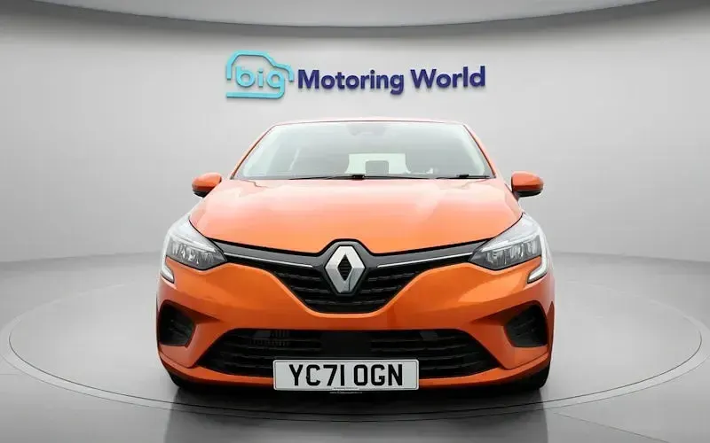 Used Renault Clio Iconic 90 HP (66 kW) 2021 Orange Hatchback