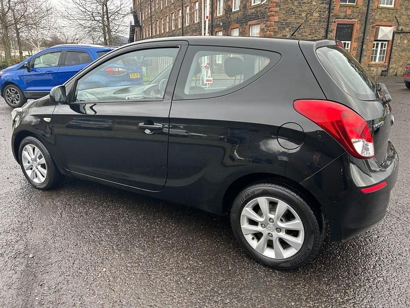 Begagnad Hyundai i20 Active 2014 Svart Halvkombi