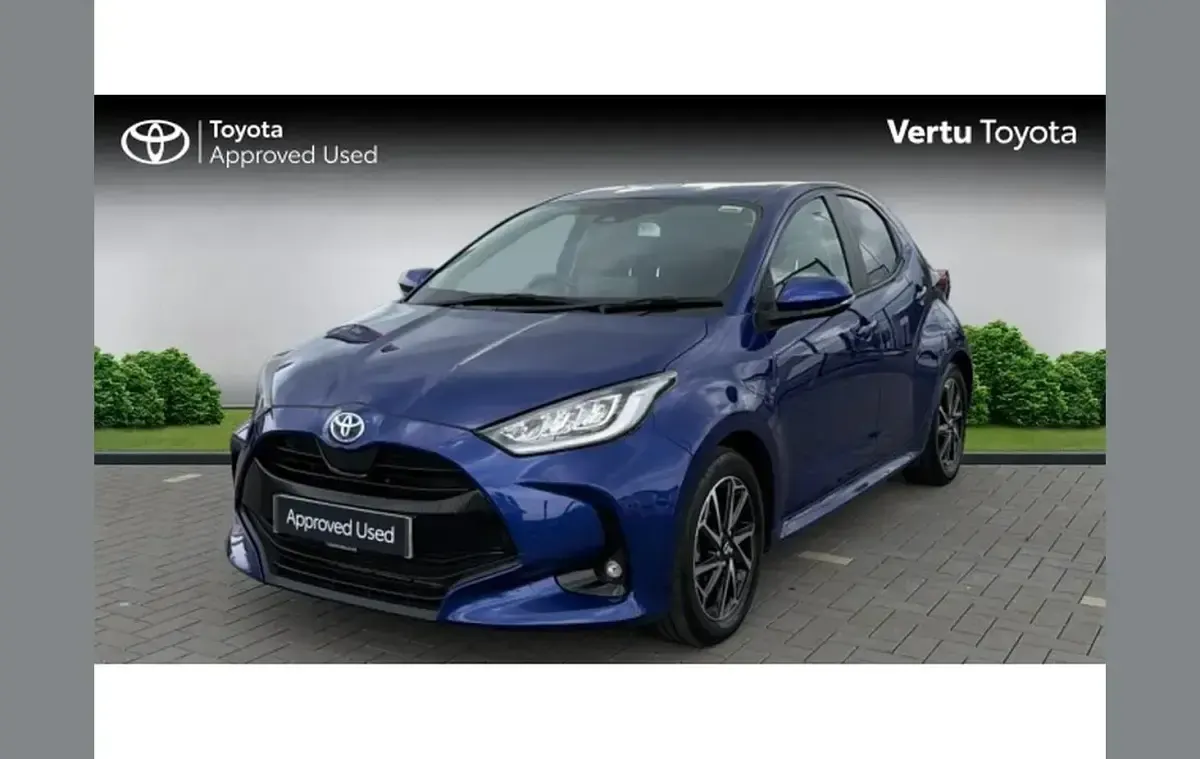 Used Toyota Yaris Design 116 HP (85 kW) 2023 Blue Hatchback