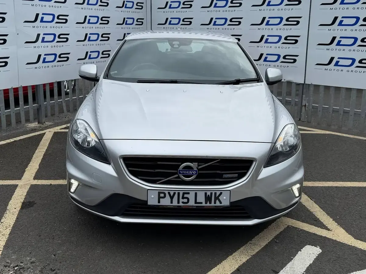 Used Volvo V40 R-Design 115 HP (84 kW) 2015 Silver Hatchback