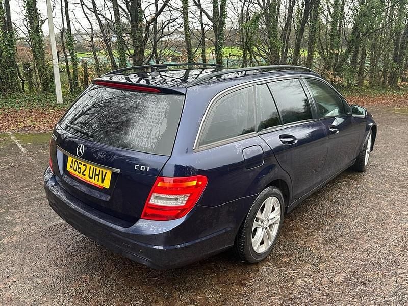 Used Mercedes C220 Executive 170 HP (125 kW) 2012 Blue Estate
