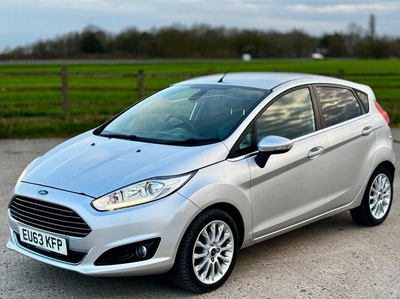 Used Ford Fiesta Titanium X 125 HP (91 kW) 2013 Silver Hatchback