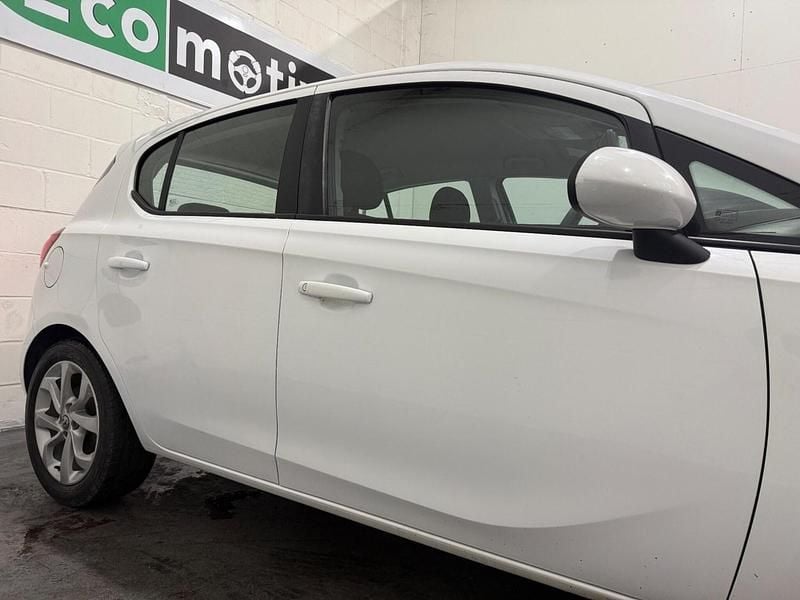 Used Vauxhall Corsa 75 HP (55 kW) 2017 White Hatchback