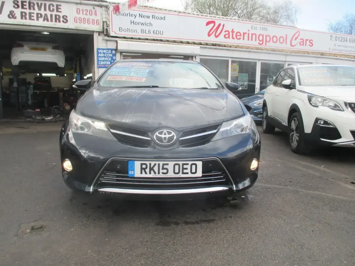 Used Toyota Auris 90 HP (66 kW) 2015 Grey Hatchback