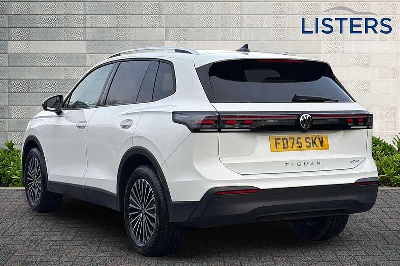 New VW Tiguan Match 2025 Pure white SUV