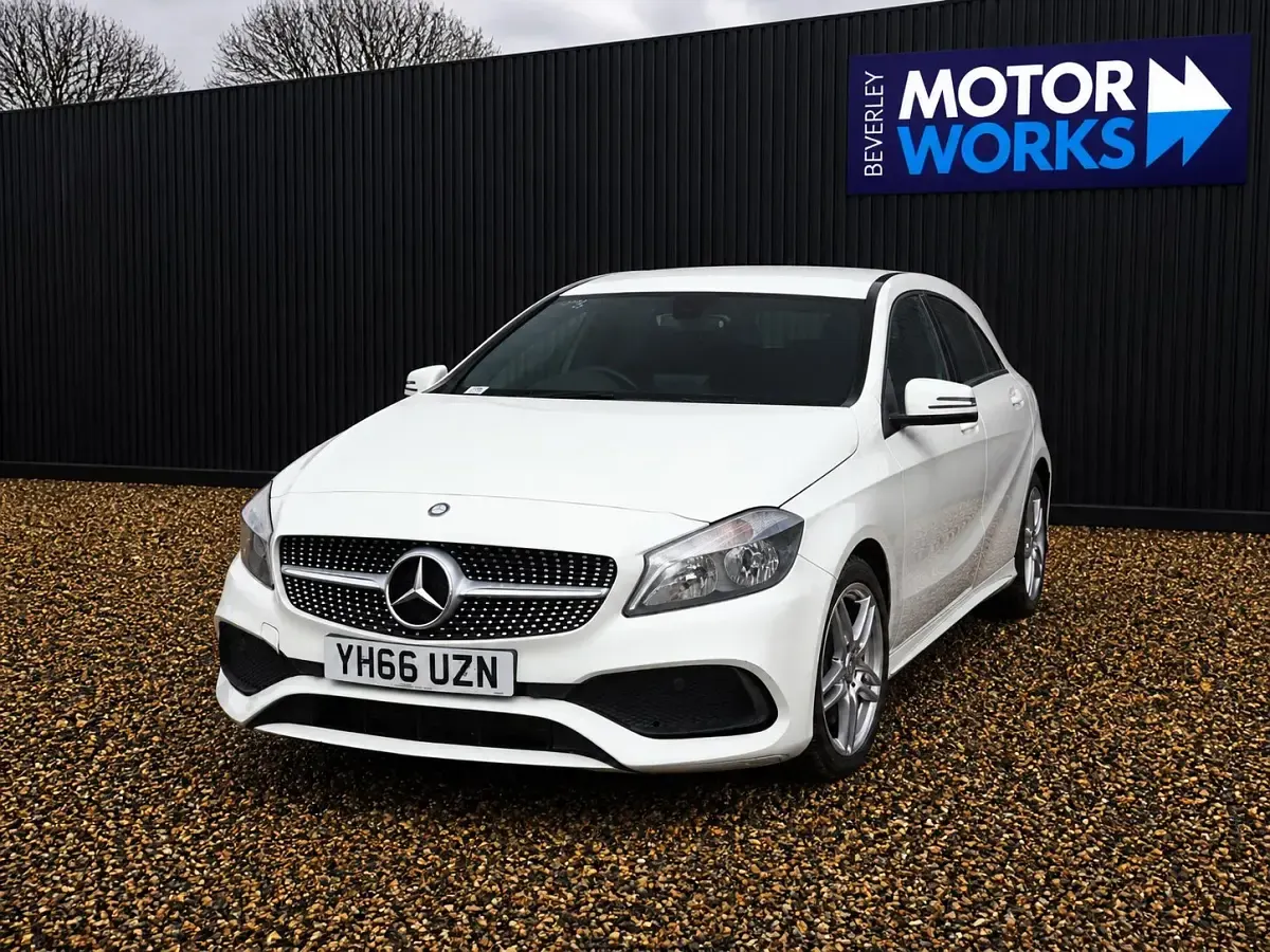 Używany Mercedes A200 AMG line 2016 Biały Hatchback