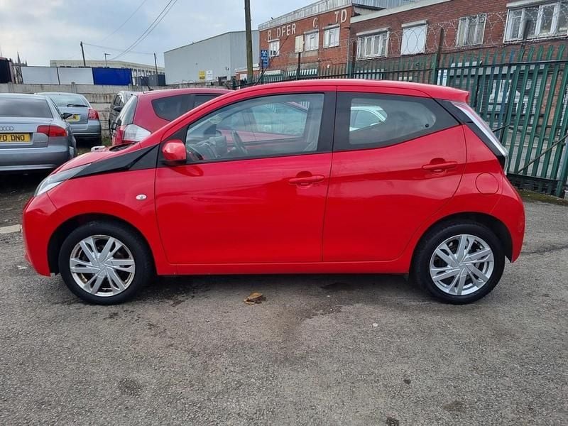 Red Used 2015 Toyota Aygo x-press Hatchback | £3,995 (Super price) - Image 1/4