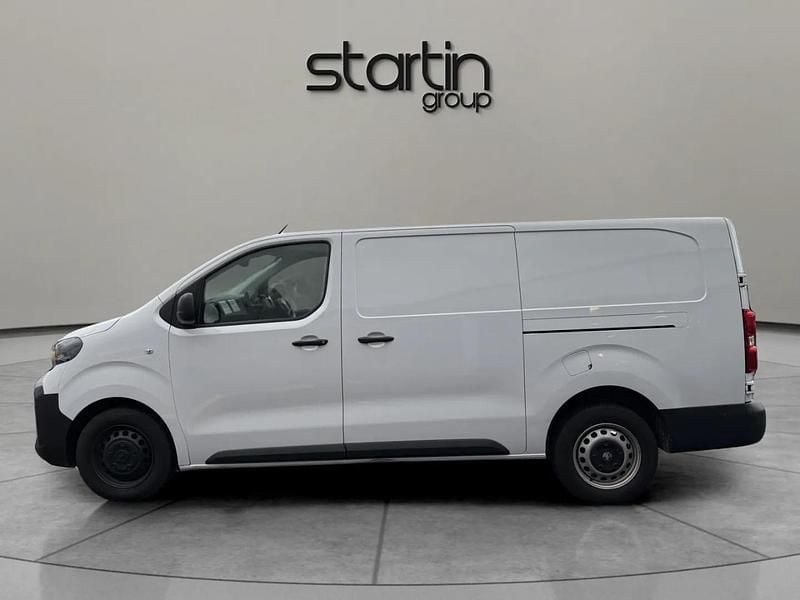 Used Vauxhall Vivaro S 118 HP (86 kW) 2024 White MPV
