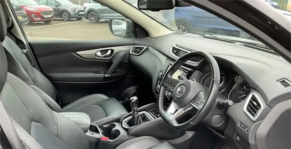 Used Nissan Qashqai Tekna 130 HP (95 kW) 2017 Black SUV