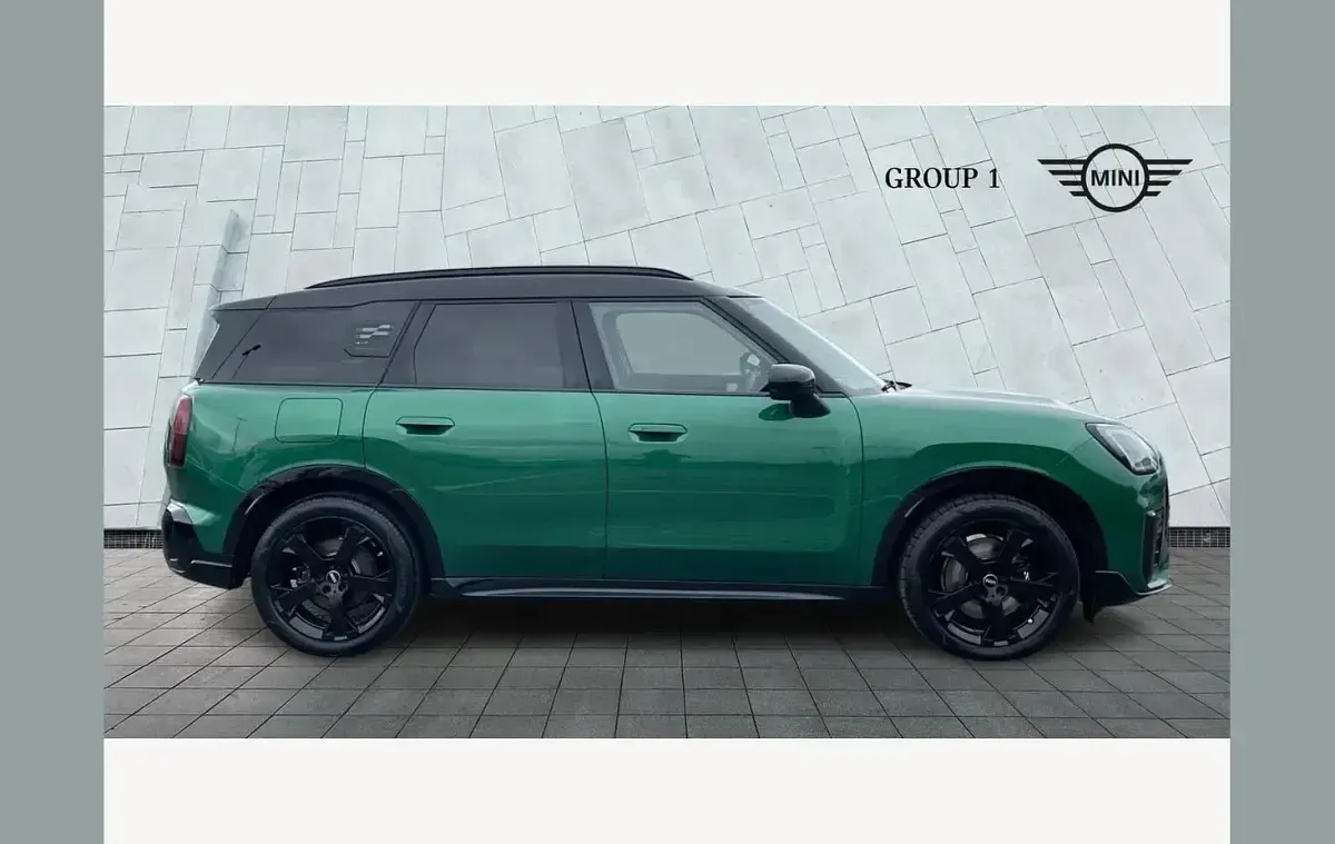 Used Mini Countryman Sport 214 HP (157 kW) 2025 Green SUV