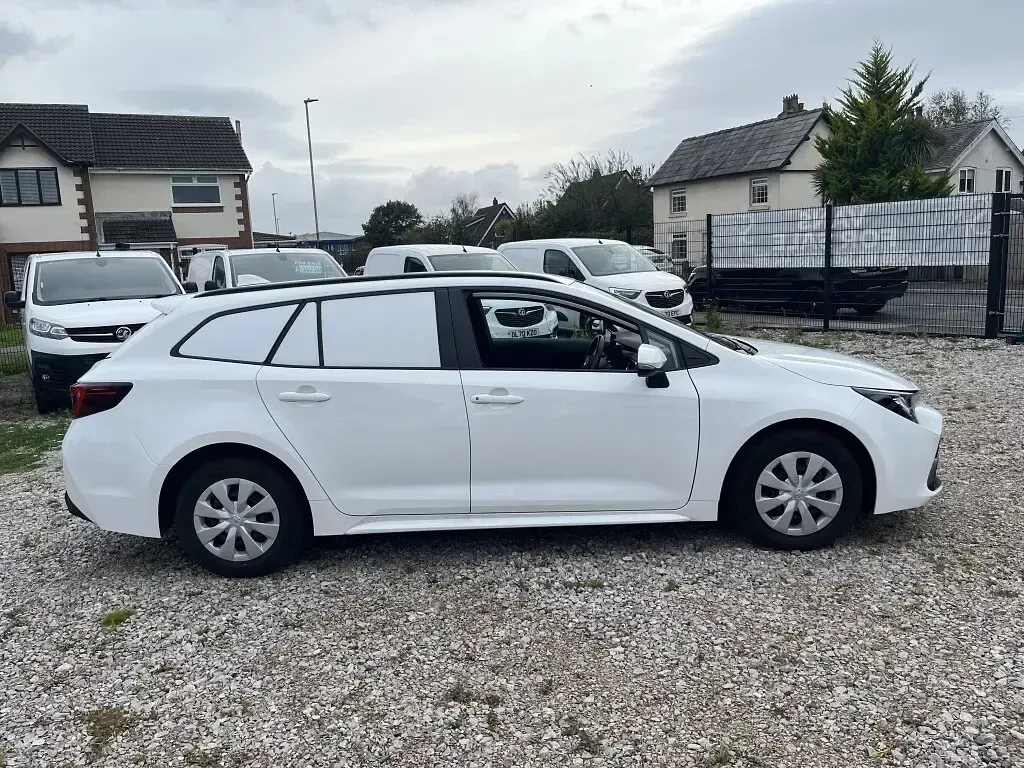 Używany Toyota Corolla 120 KM (88 kW) 2023 Biały