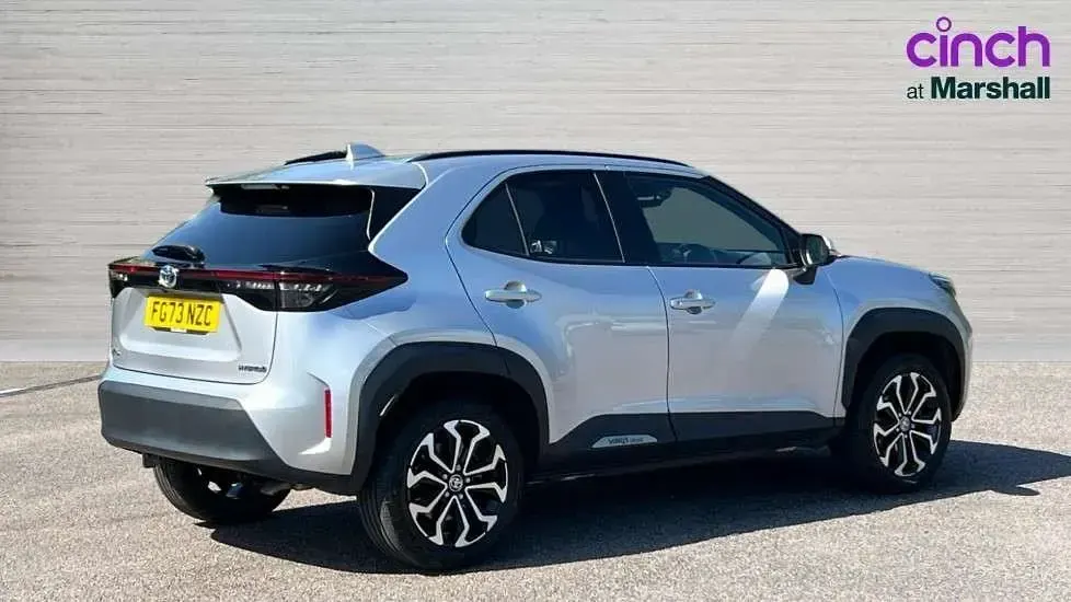 Used Toyota Yaris Cross Design 113 HP (83 kW) 2024 Silver SUV