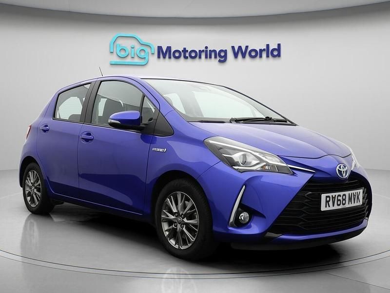 Blue Used 2018 Toyota Yaris Hybrid Hatchback | £11,700 (Good price) - Image 1/4