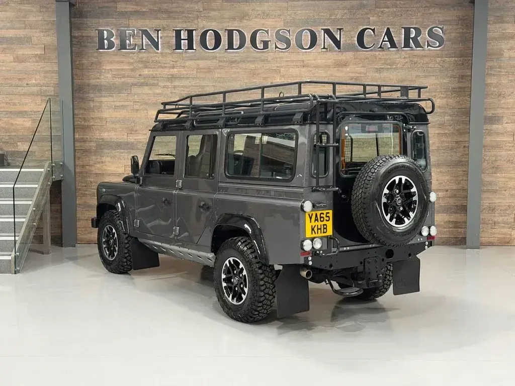 Used Land Rover Defender Adventure 122 HP (89 kW) 2016 Grey Estate
