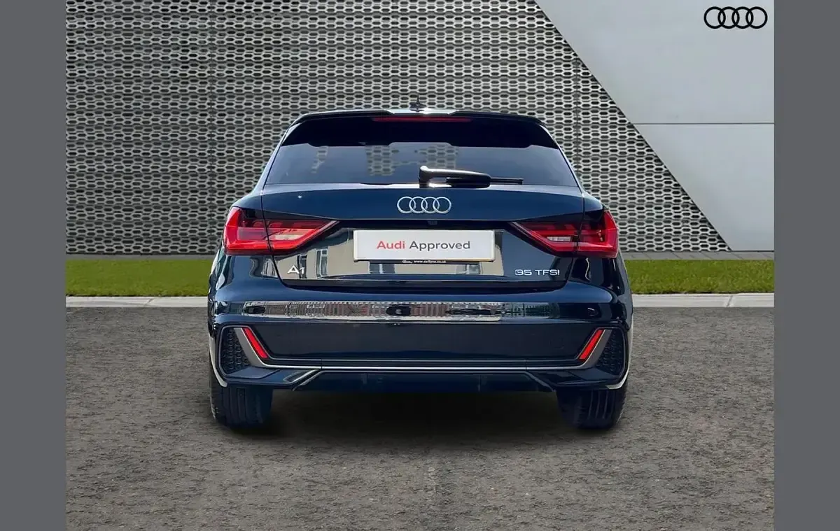 Käytetty Audi A1 S-Line 147 HP (108 kW) 2025 Musta Katumaasturi