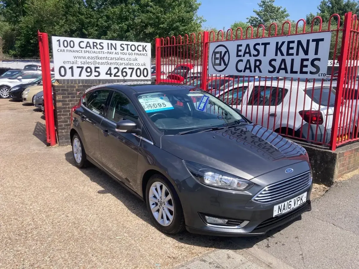 Used Ford Focus Titanium 120 HP (88 kW) 2016 Grey Hatchback
