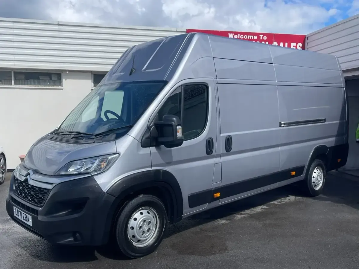 Usado Citroën Relay 140 HP (102 kW) 2021 Cinzento Van