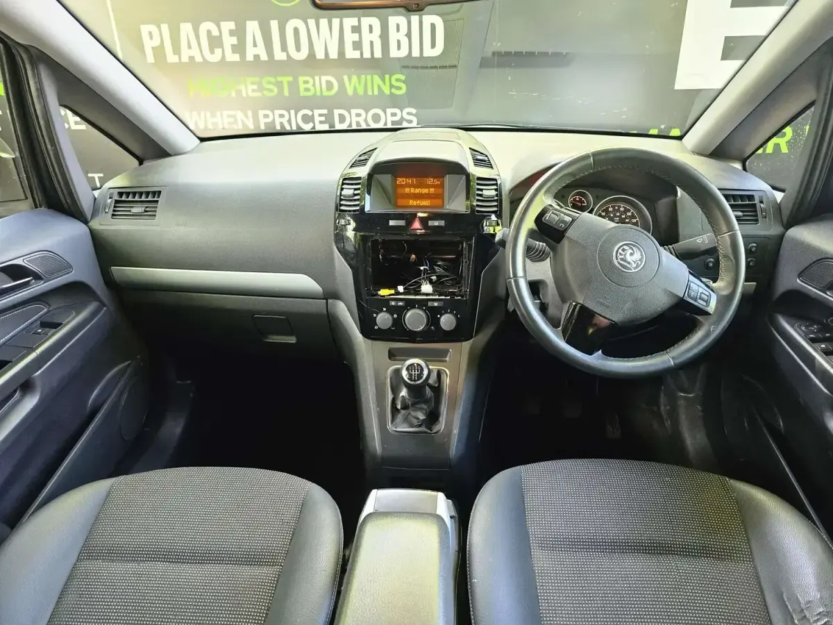 Usado Vauxhall Zafira Design Edition 120 CV (88 kW) 2011 Plateado Monovolumen