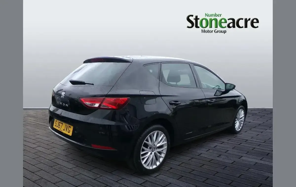 Used Seat Leon SE Dynamic 113 HP (83 kW) 2017 Black Hatchback