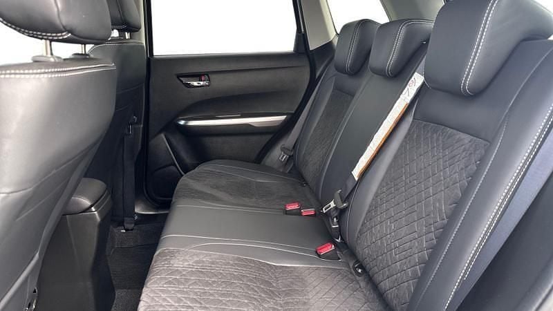 Second-hand Suzuki Vitara SZ5 129 CP (94 kW) 2023 Argintiu SUV