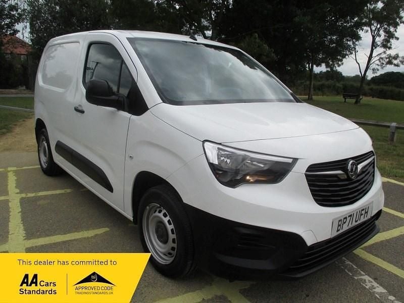 White Used 2022 Vauxhall Combo MPV | £5,490 (Super price) - Image 1/3