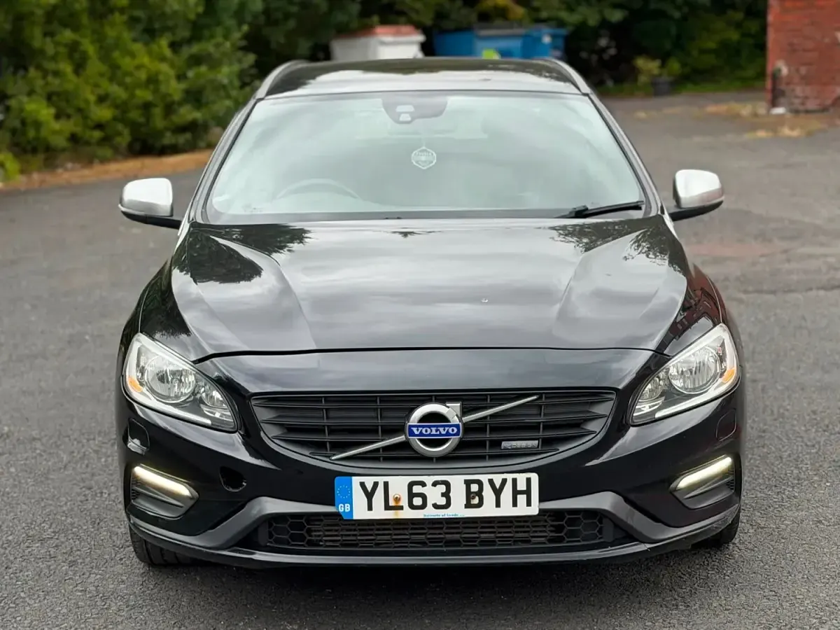 Used Volvo V60 R-Design 115 HP (84 kW) 2014 Black Estate