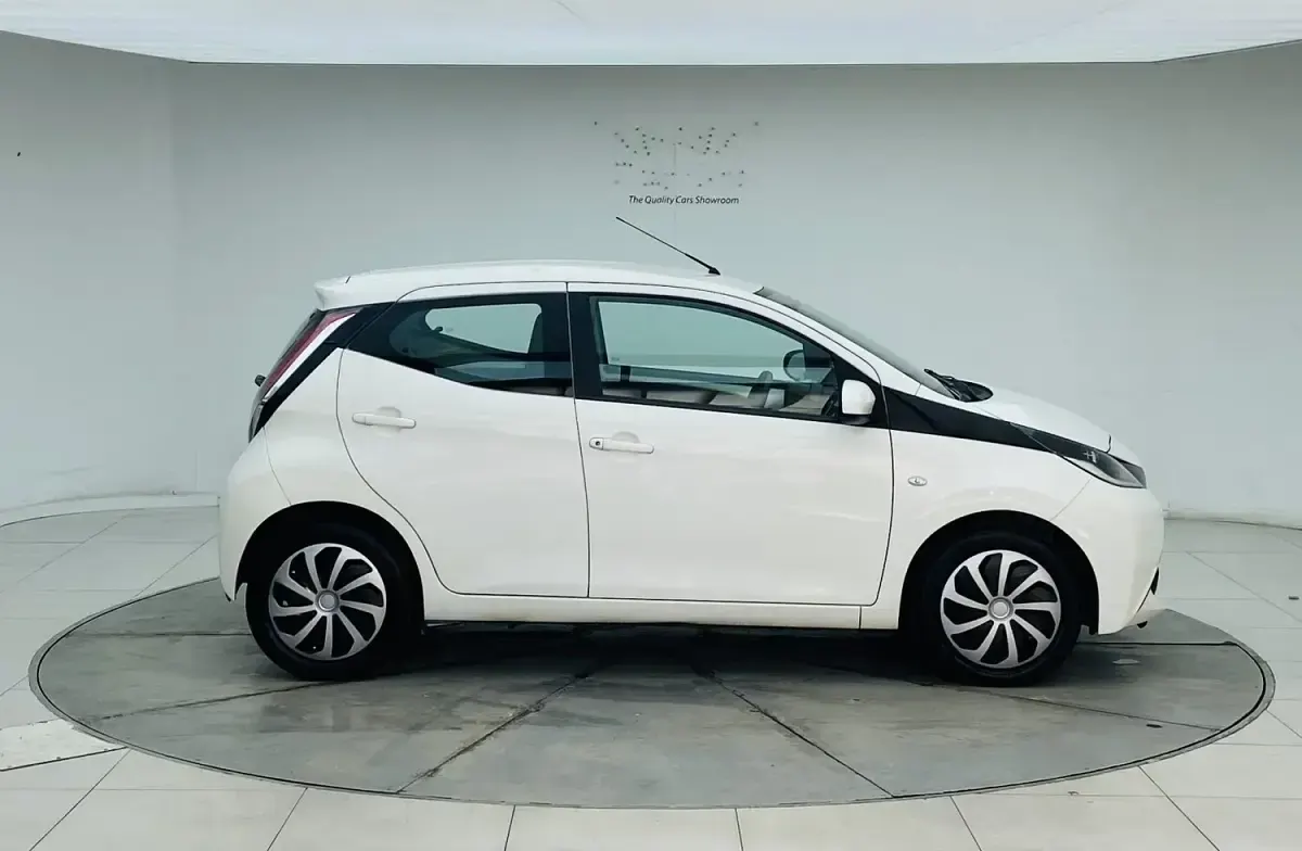 Used Toyota Aygo X-play 69 HP (50 kW) 2016 White Hatchback