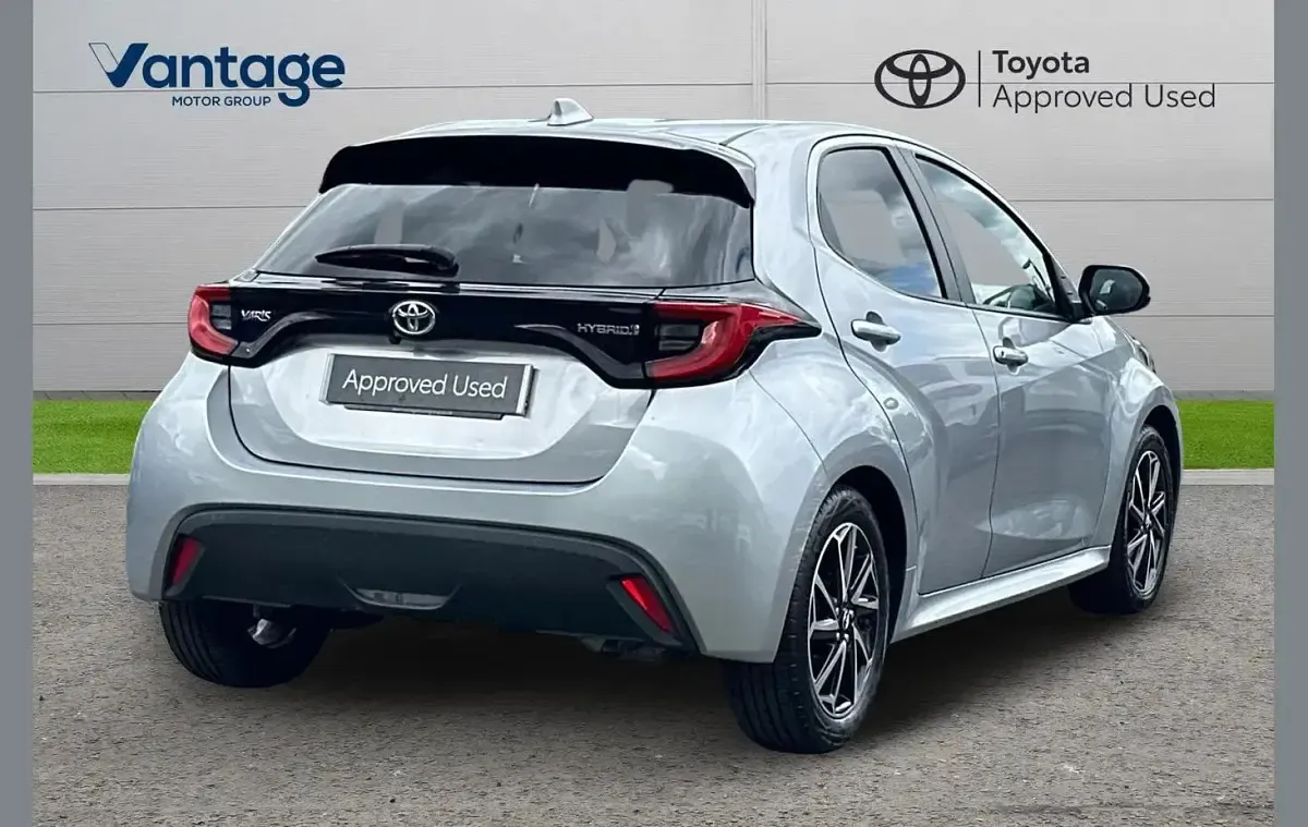 Used Toyota Yaris Design 113 HP (83 kW) 2022 Silver Hatchback