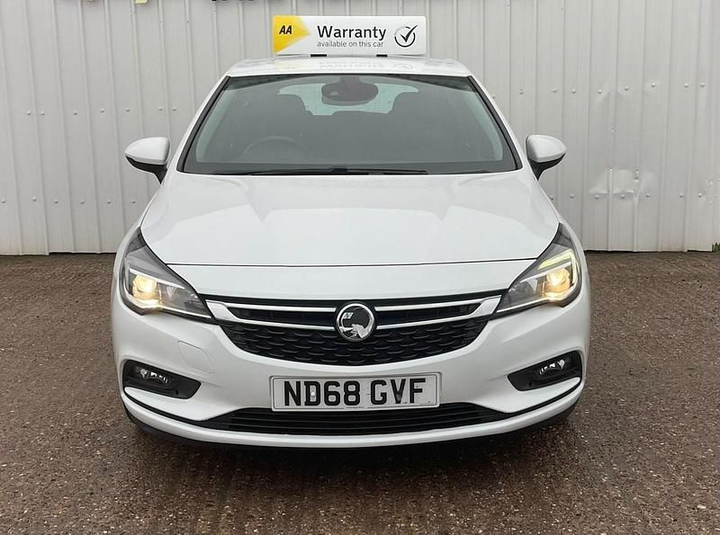 Used Vauxhall Astra SRi 2019 White Hatchback