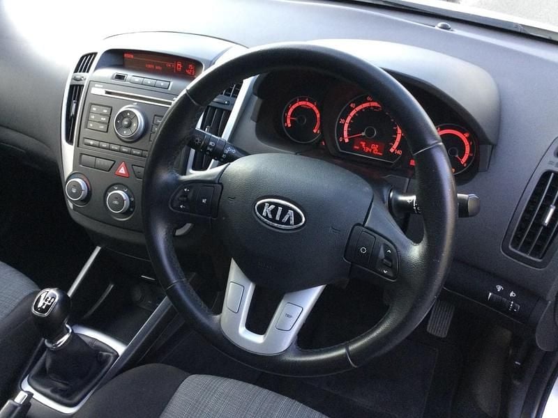 Używany Kia Ceed 2009 Srebrny Hatchback