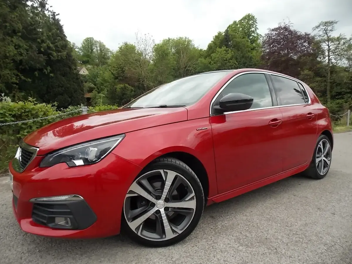 Used Peugeot 308 GT-line 129 HP (94 kW) 2019 Red Hatchback